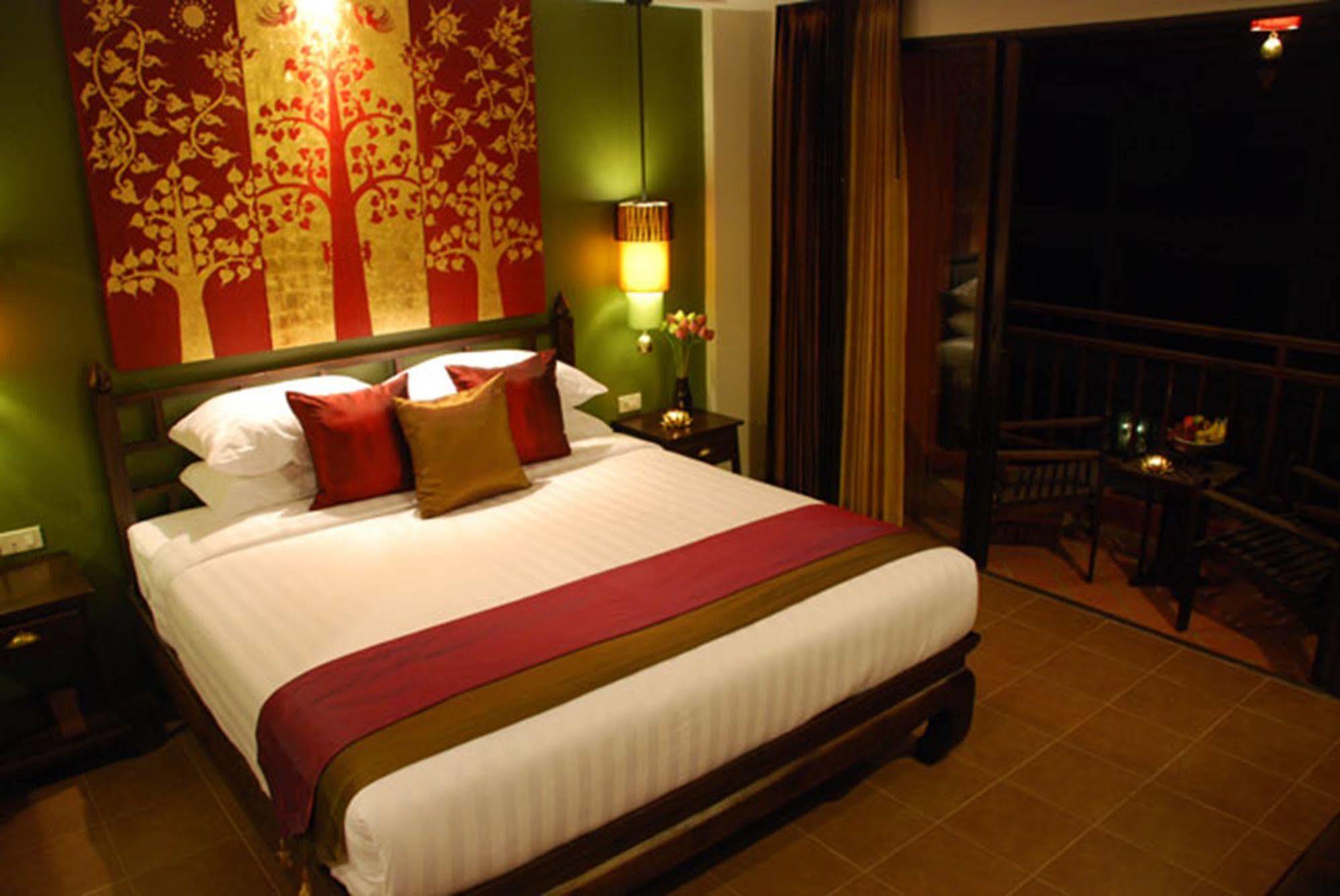 Siralanna Hotel Patong Exteriör bild